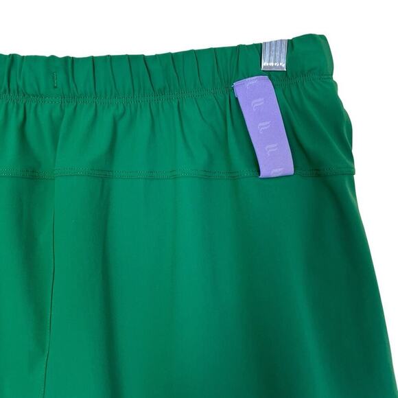 Fabletics The One Short 7in lined in Putting Green Athletic Lightweight Sz Sm - Picture 7 of 16